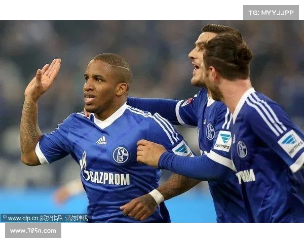 法尔范在沙尔克04的踢球位置与角色分析：从进攻核心到战术支点的转变